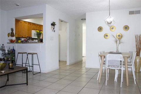 Townhouse in Tampa, Florida 3 bedrooms, 124.49 sq.m. № 1547766 - photo 19