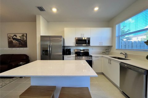 Adosado en Homestead, Florida 3 dormitorios, 123.37 m2 № 2080495
