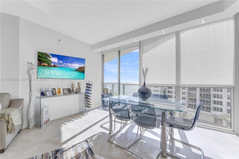 Condominio en alquiler en Hollywood, Florida, 3 dormitorios, 196.49 m2 № 2006586 - foto 18