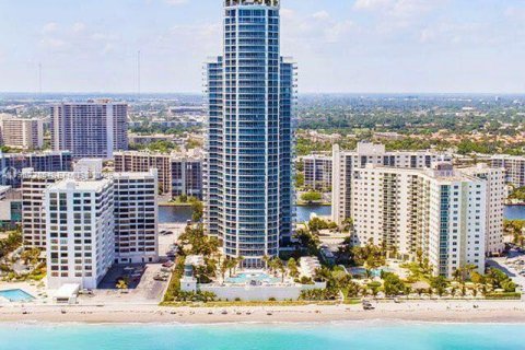 Кондоминиум с 3 спальнями в Холливуд, Флорида № 2006586
