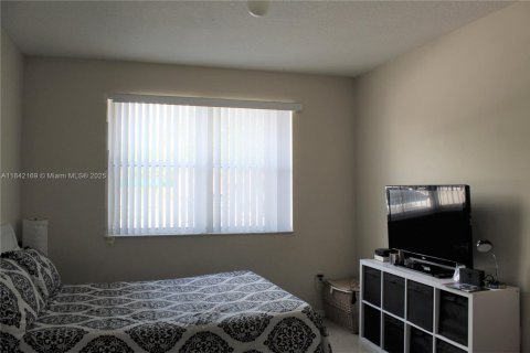 Condominio en alquiler en Doral, Florida, 2 dormitorios, 103.59 m2 № 1836031 - foto 11