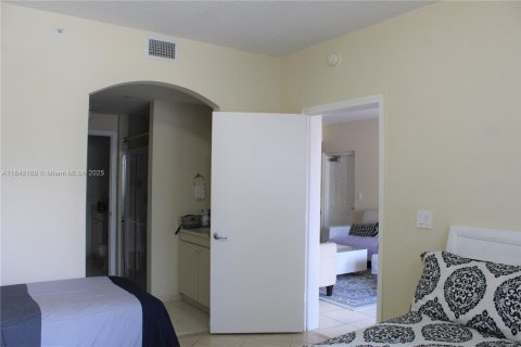 Condominio en alquiler en Doral, Florida, 2 dormitorios, 103.59 m2 № 1836031 - foto 12