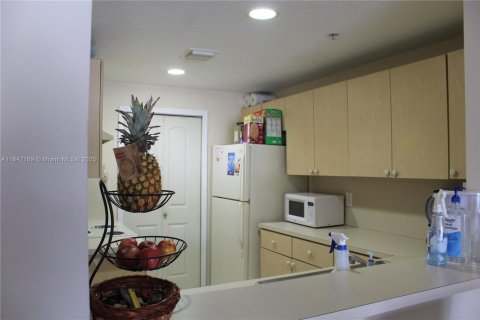 Condominio en alquiler en Doral, Florida, 2 dormitorios, 103.59 m2 № 1836031 - foto 7