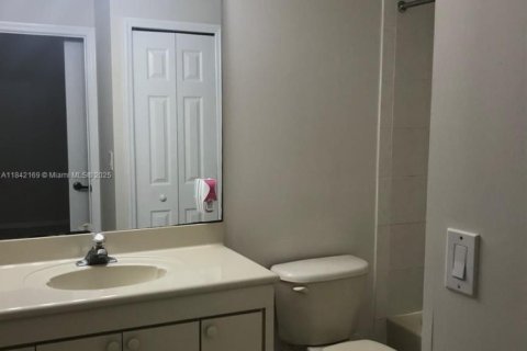 Condominio en alquiler en Doral, Florida, 2 dormitorios, 103.59 m2 № 1836031 - foto 19