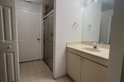 Condominio en alquiler en Doral, Florida, 2 dormitorios, 103.59 m2 № 1836031 - foto 25