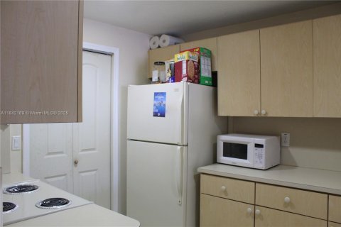 Condominio en alquiler en Doral, Florida, 2 dormitorios, 103.59 m2 № 1836031 - foto 8