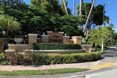 Condominio en alquiler en Doral, Florida, 2 dormitorios, 103.59 m2 № 1836031 - foto 1