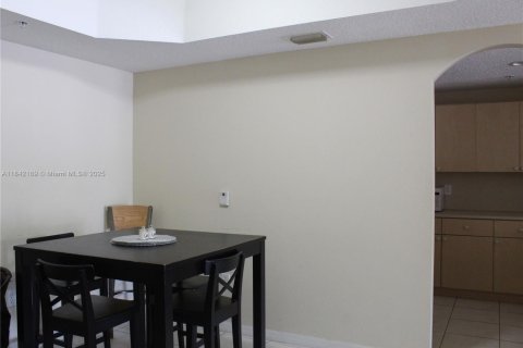 Condominio en alquiler en Doral, Florida, 2 dormitorios, 103.59 m2 № 1836031 - foto 5