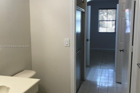 Condominio en alquiler en Doral, Florida, 2 dormitorios, 103.59 m2 № 1836031 - foto 10