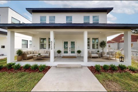 Villa ou maison à Saint Petersburg, Floride 5 chambres, 221.11 m2 № 2147600