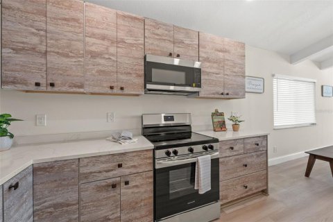 Casa en venta en Seminole, Florida, 4 dormitorios, 292.83 m2 № 1804019 - foto 13