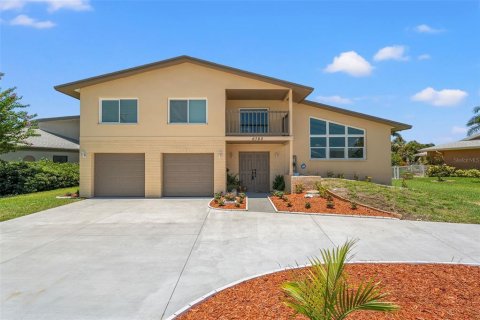 Casa en venta en Seminole, Florida, 4 dormitorios, 292.83 m2 № 1804019 - foto 1