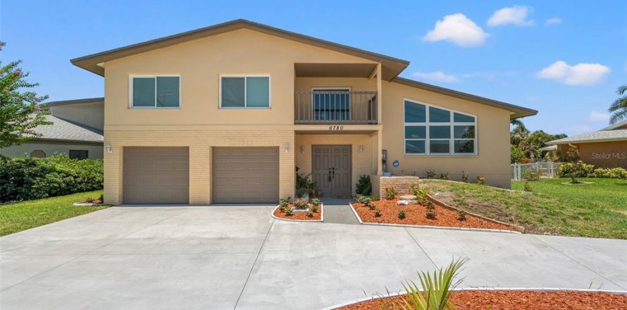 Casa en Seminole, Florida 4 dormitorios, 292.83 m2 № 1804019