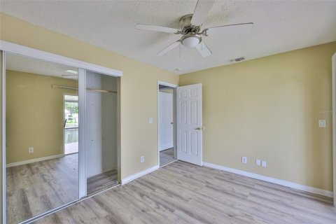 Condo in Apollo Beach, Florida, 2 bedrooms  № 1853927 - photo 12