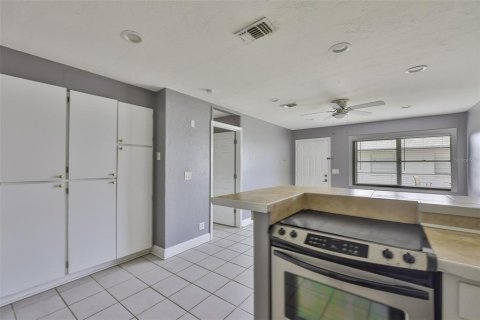 Condo in Apollo Beach, Florida, 2 bedrooms  № 1853927 - photo 7