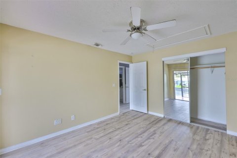 Condo in Apollo Beach, Florida, 2 bedrooms  № 1853927 - photo 11