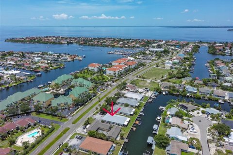 Condo in Apollo Beach, Florida, 2 bedrooms  № 1853927 - photo 23