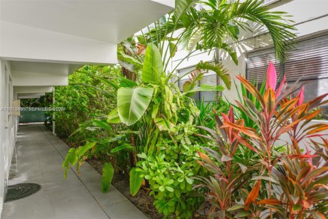 Condo in Miami Beach, Florida, 1 bedroom № 2034065 - photo 14