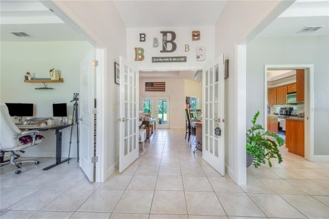 House in Polk City, Florida 5 bedrooms, 217.02 sq.m. № 2112714 - photo 3