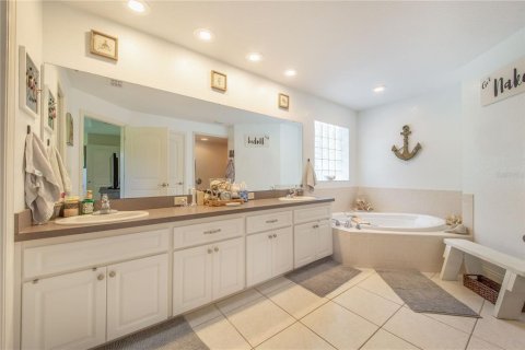 House in Polk City, Florida 5 bedrooms, 217.02 sq.m. № 2112714 - photo 16