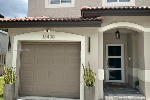 Villa ou maison à vendre à Miami, Floride: 4 chambres, 181.53 m2 № 2080276 - photo 21