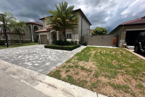 Villa ou maison à vendre à Miami, Floride: 4 chambres, 181.53 m2 № 2080276 - photo 19