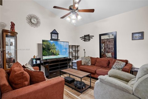 Condo in Homestead, Florida, 3 bedrooms № 1939645 - photo 10