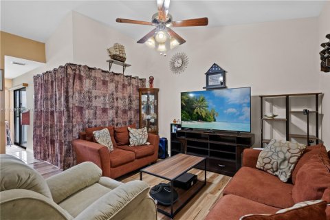 Condo in Homestead, Florida, 3 bedrooms № 1939645 - photo 11