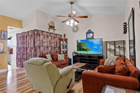Condo in Homestead, Florida, 3 bedrooms № 1939645 - photo 7