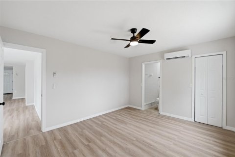House in Tampa, Florida 3 bedrooms, 105.91 sq.m. № 2267019 - photo 17