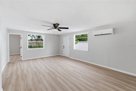 House in Tampa, Florida 3 bedrooms, 105.91 sq.m. № 2267019 - photo 20