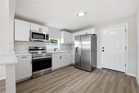 House in Tampa, Florida 3 bedrooms, 105.91 sq.m. № 2267019 - photo 10