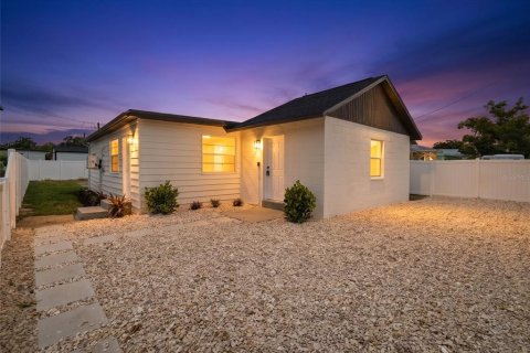 Casa en Tampa, Florida 3 dormitorios, 105.91 m2 № 2267019