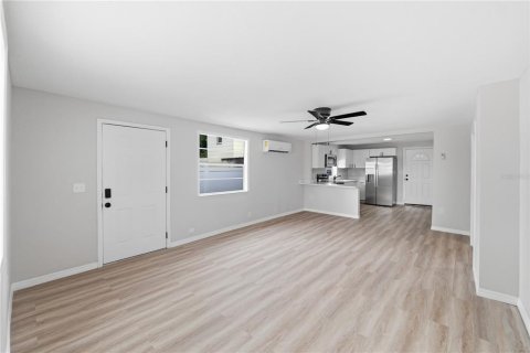 House in Tampa, Florida 3 bedrooms, 105.91 sq.m. № 2267019 - photo 22