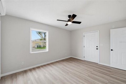 House in Tampa, Florida 3 bedrooms, 105.91 sq.m. № 2267019 - photo 28