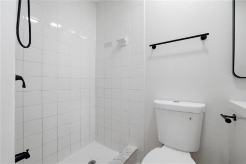House in Tampa, Florida 3 bedrooms, 105.91 sq.m. № 2267019 - photo 18