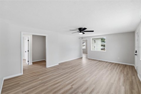 House in Tampa, Florida 3 bedrooms, 105.91 sq.m. № 2267019 - photo 21