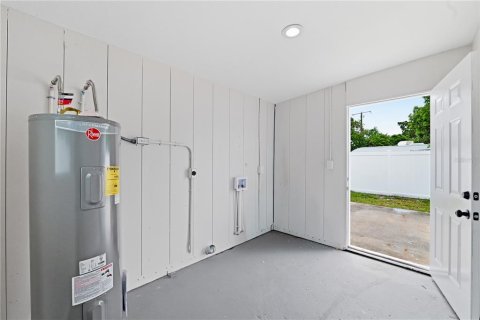 House in Tampa, Florida 3 bedrooms, 105.91 sq.m. № 2267019 - photo 30