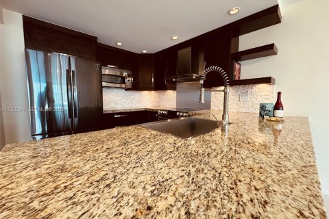 Condominio en alquiler en Miami, Florida, 1 dormitorio, 98.85 m2 № 1994616 - foto 5