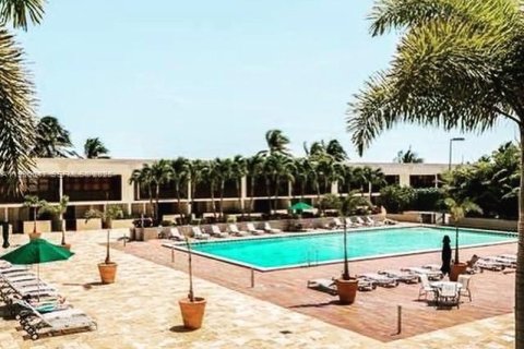 Condominio en alquiler en Miami, Florida, 1 dormitorio, 98.85 m2 № 1994616 - foto 16