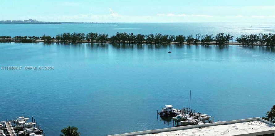 Condominio en Miami, Florida, 1 dormitorio  № 1994616