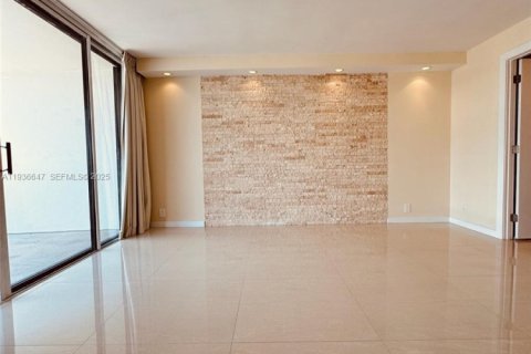 Condominio en alquiler en Miami, Florida, 1 dormitorio, 98.85 m2 № 1994616 - foto 6