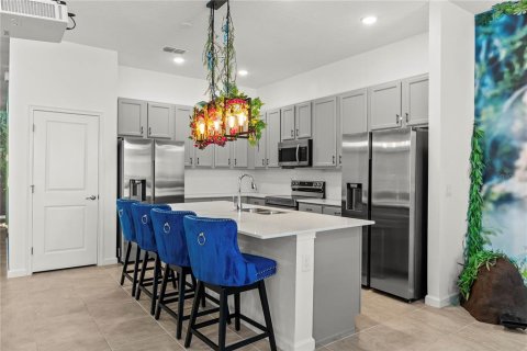 Casa en venta en Orlando, Florida, 10 dormitorios, 386.66 m2 № 2167324 - foto 6