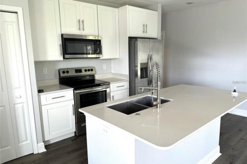 Casa en alquiler en Kissimmee, Florida, 3 dormitorios, 117.99 m2 № 1915920 - foto 3
