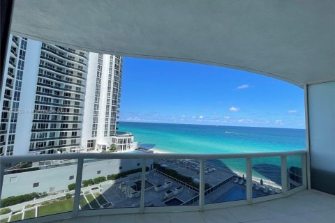Снять в аренду кондоминиум в Санни-Айлс-Бич, Флорида 3 спальни, 179.77м2, № 1926293 - фото 8
