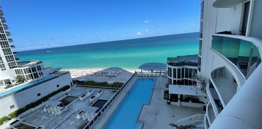 Кондоминиум с 3 спальнями в Санни-Айлс-Бич, Флорида № 1926293