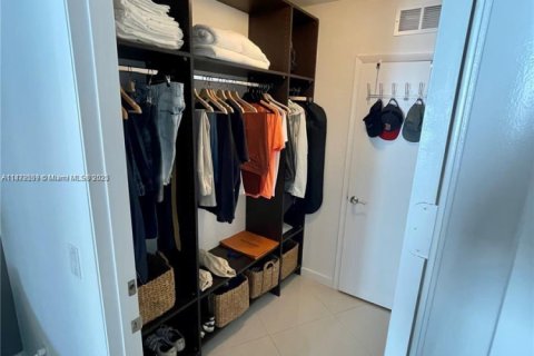 Снять в аренду кондоминиум в Санни-Айлс-Бич, Флорида 3 спальни, 179.77м2, № 1926293 - фото 13