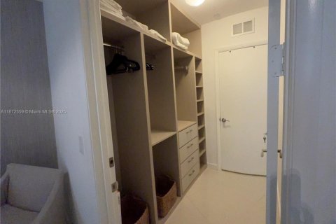 Снять в аренду кондоминиум в Санни-Айлс-Бич, Флорида 3 спальни, 179.77м2, № 1926293 - фото 7