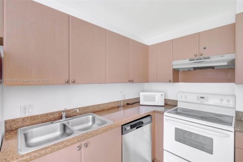 Купить кондоминиум в Майами, Флорида 2 спальни, 83.33м2, № 1697274 - фото 17