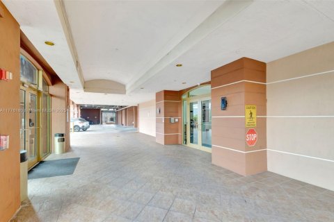 Купить кондоминиум в Майами, Флорида 2 спальни, 83.33м2, № 1697274 - фото 3